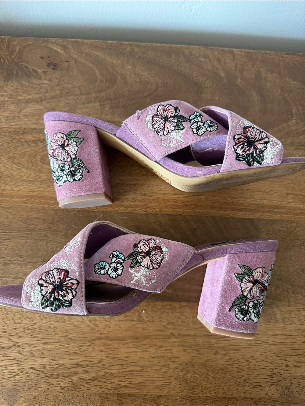 White House Black Market Lavender Pink Floral Embroidered Block Heel Mules